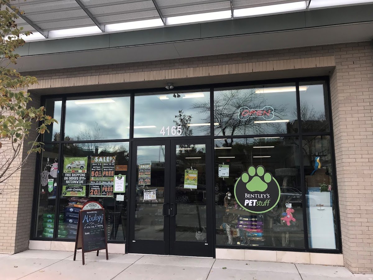 Bentley's Pet Stuff Shorewood - Photo 2