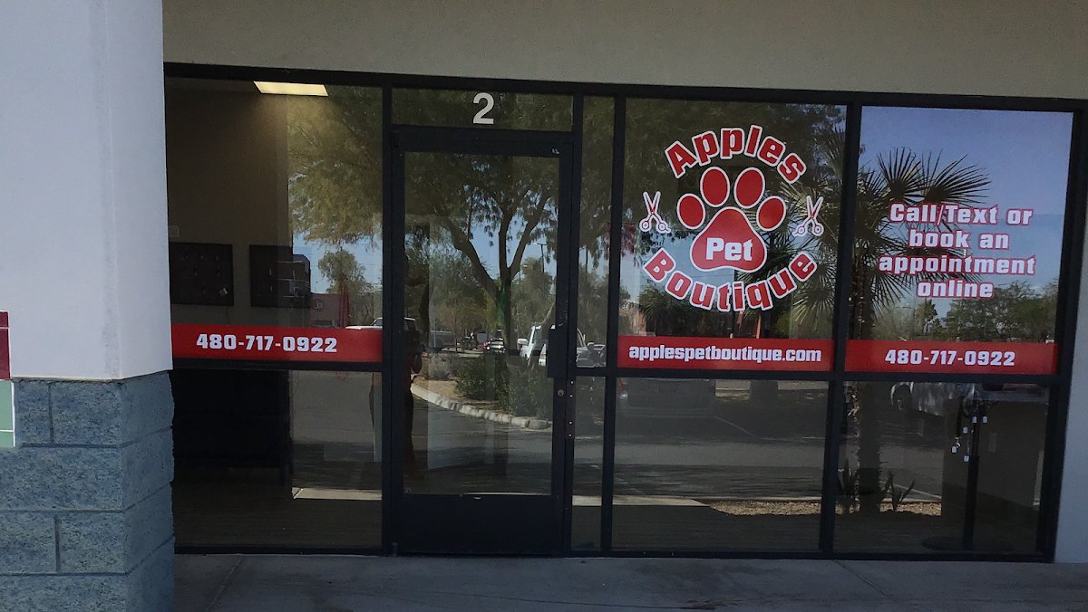 Apples Pet Boutique - Photo 2