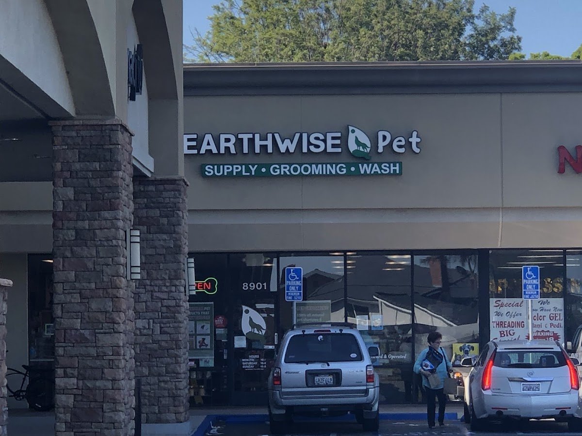 Earthwise Pet Supply & Grooming - Huntington Beach - Photo 2