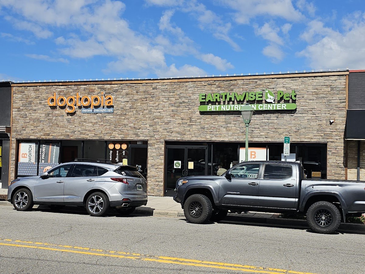 EarthWise Pet Supply - Norfolk - Photo 2