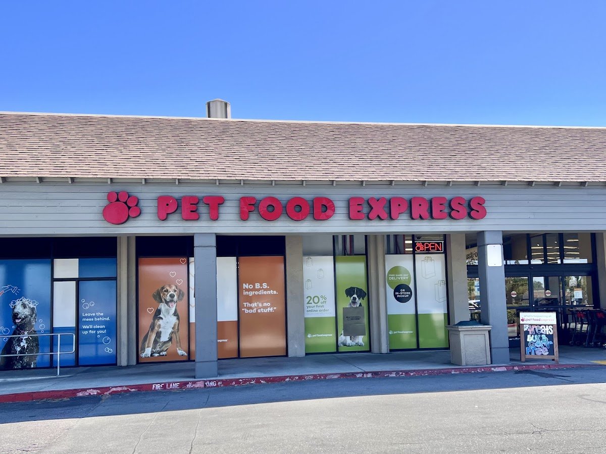 Pet Club Hayward - Photo 2