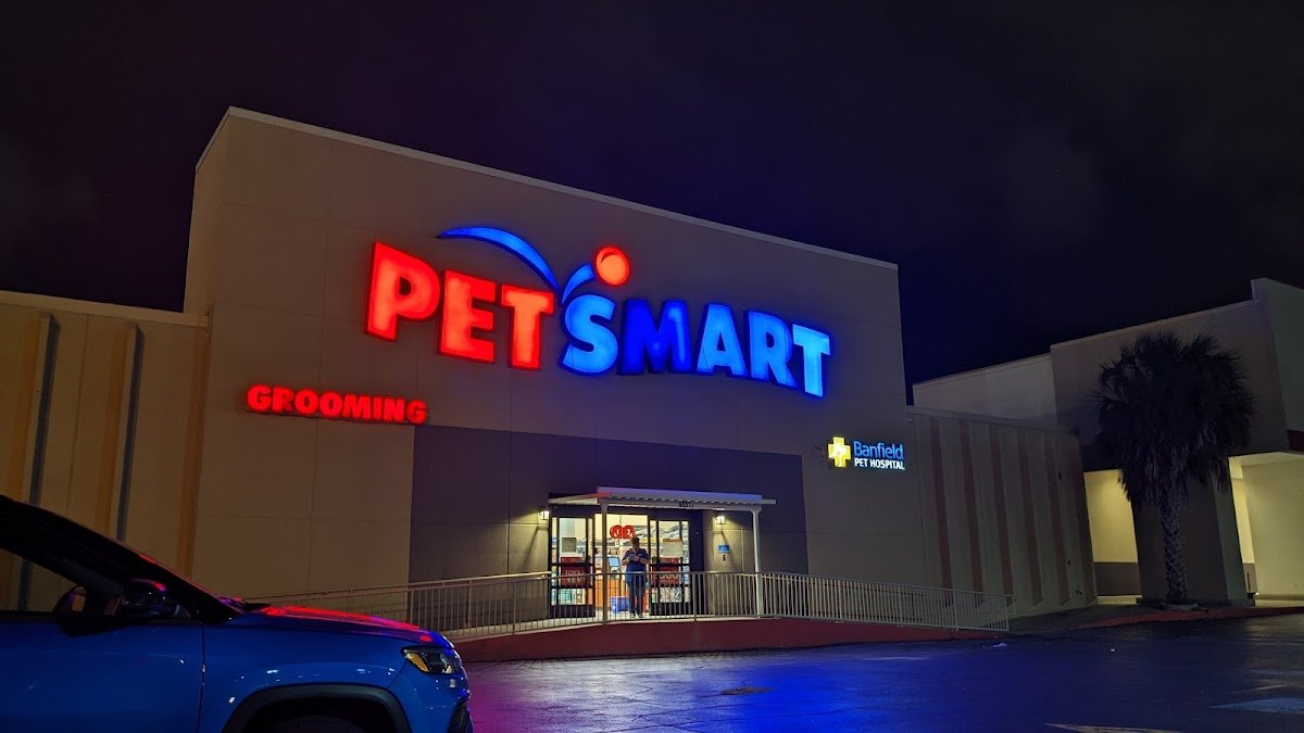 PetSmart - Photo 4