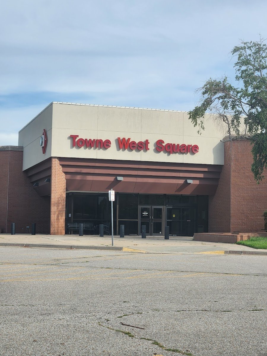 Towne West Square - Photo 4