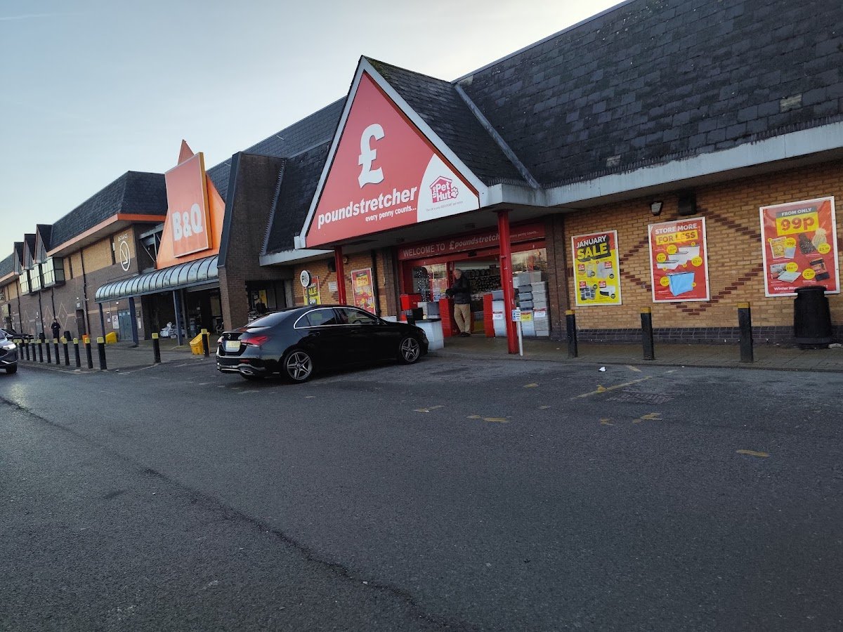Poundstretcher - Photo 2