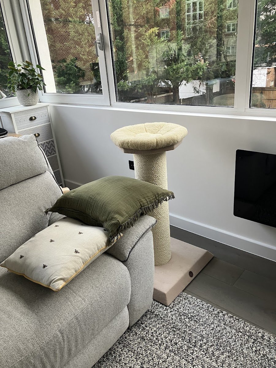 Cosy Posts - Photo 2