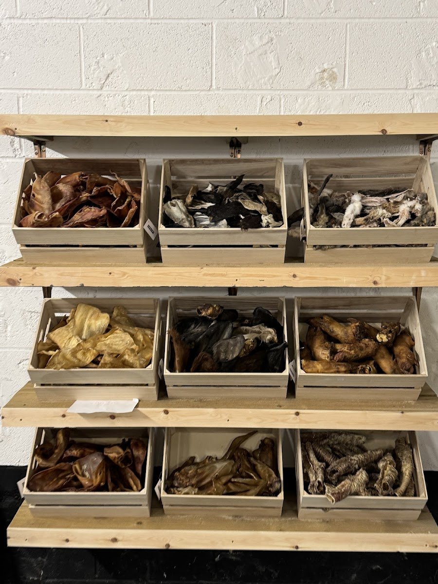 BARK CENTRAL Pet Shop - Photo 2