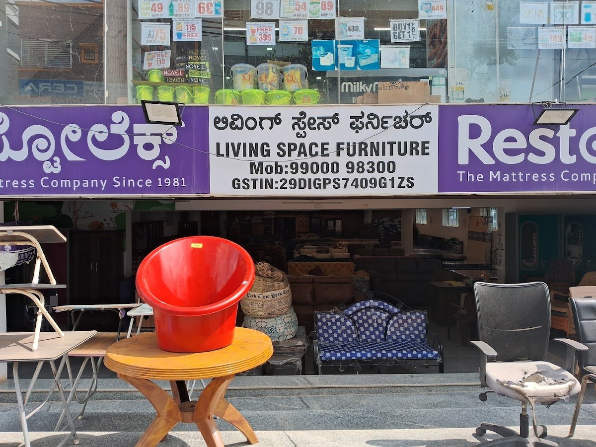 Living Space - Photo 2