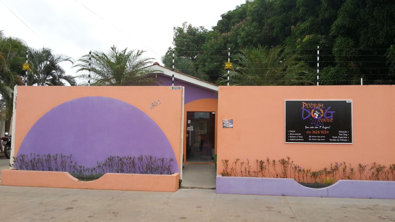 Pet Shop Podium Dog Center