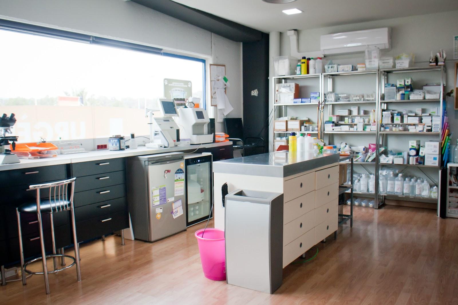 Hospital Veterinari Mima'ns / Urgències 24h - Pet Shop em Sant Pere de Ribes, Barcelona